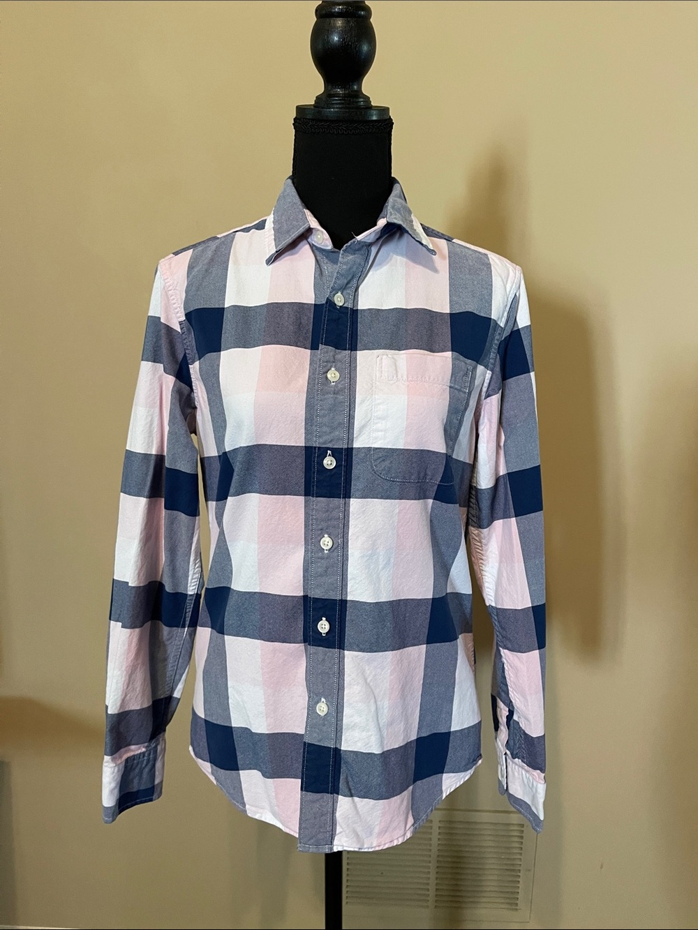 American Eagle Outfitters Pink and Navy XS-Check Button-Down Shirt
